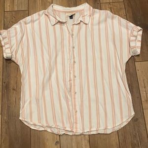 Universal Threads bowler shirt - Size M